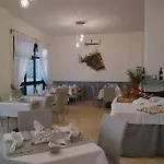 Villaggio Arco Del Saracino פארק נופש 4*