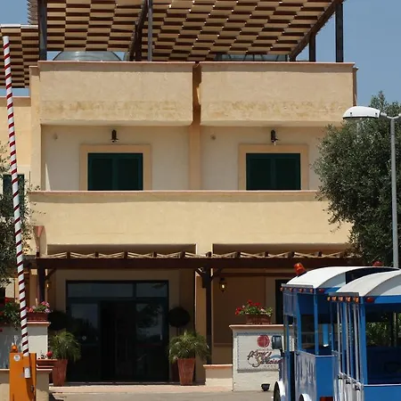 Villaggio Arco Del Saracino Vakantiepark 4*